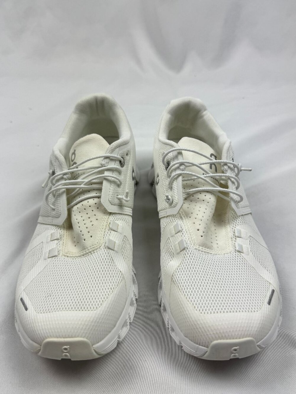 Oncloud Women’s White Low Top Lace-Up Athletic Sneakers Size 9.5